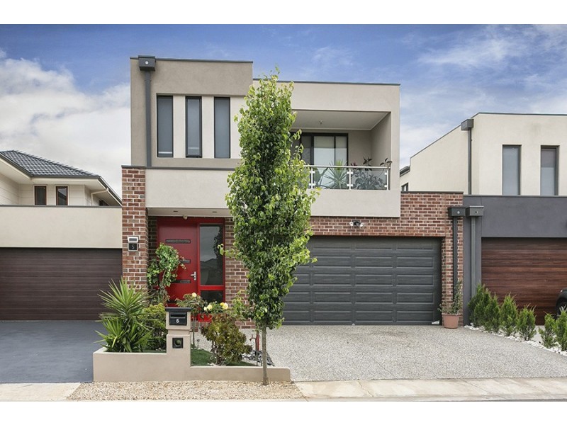 5 Beaconsfield Lane, Caroline Springs VIC 3023