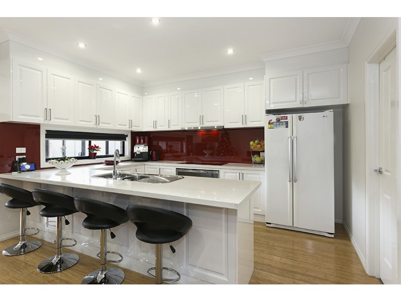5 Beaconsfield Lane, Caroline Springs VIC 3023