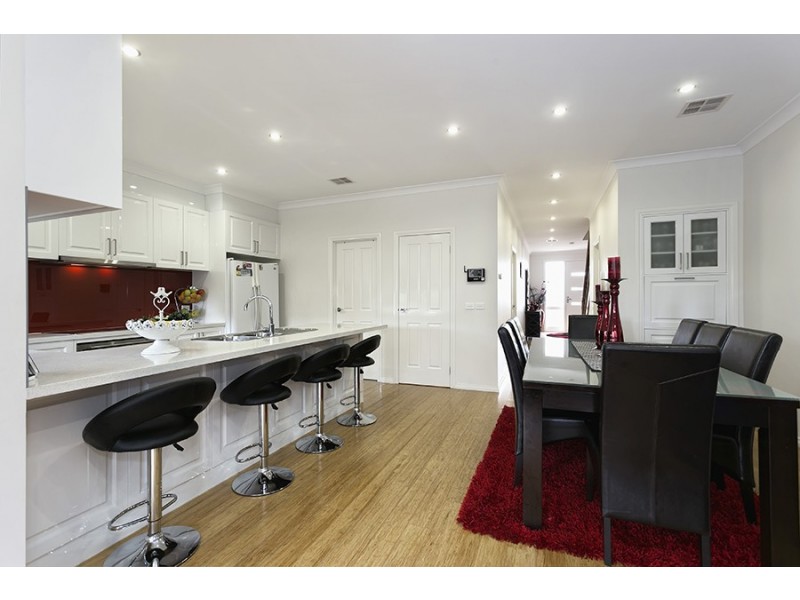 5 Beaconsfield Lane, Caroline Springs VIC 3023