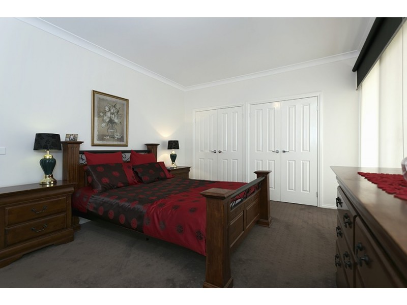 5 Beaconsfield Lane, Caroline Springs VIC 3023
