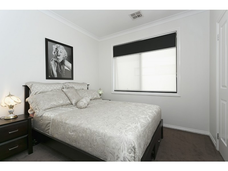 5 Beaconsfield Lane, Caroline Springs VIC 3023