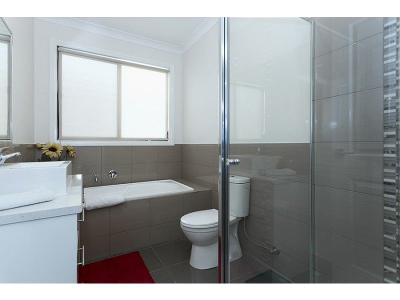 5 Beaconsfield Lane, Caroline Springs VIC 3023