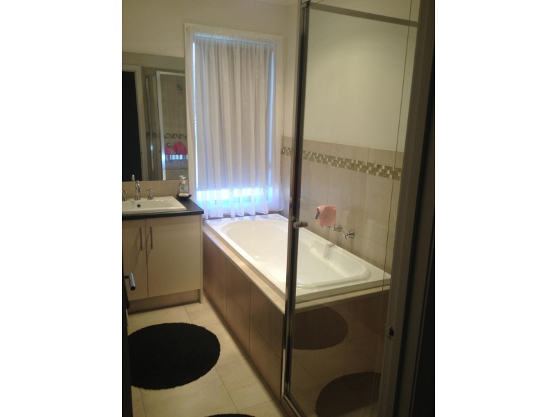 1 Saviour Road, Burnside Heights VIC 3023