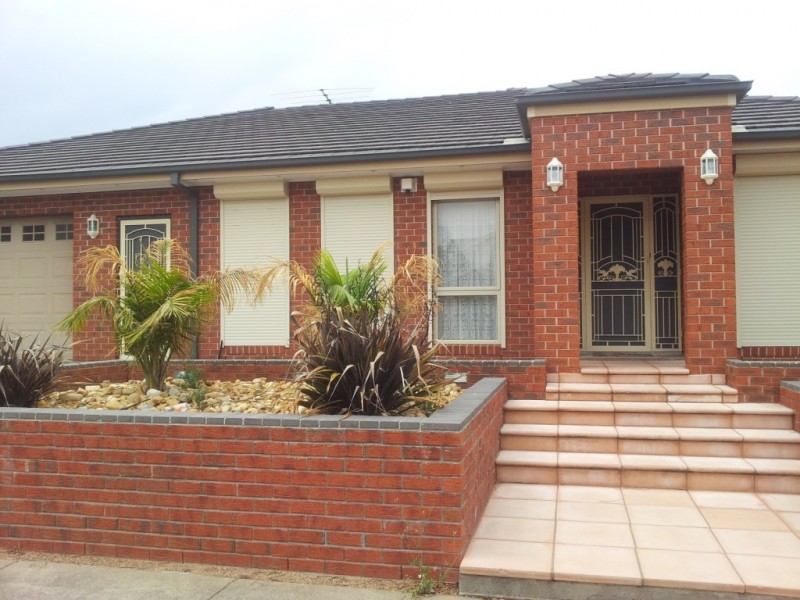 8 Clare Brennan Drive, Cairnlea VIC 3023