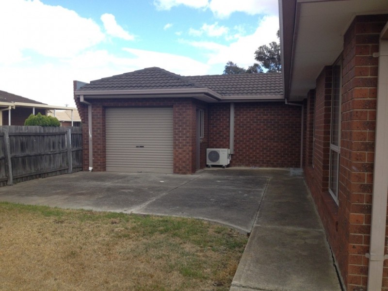 8 Kiparra Close, St Albans VIC 3021