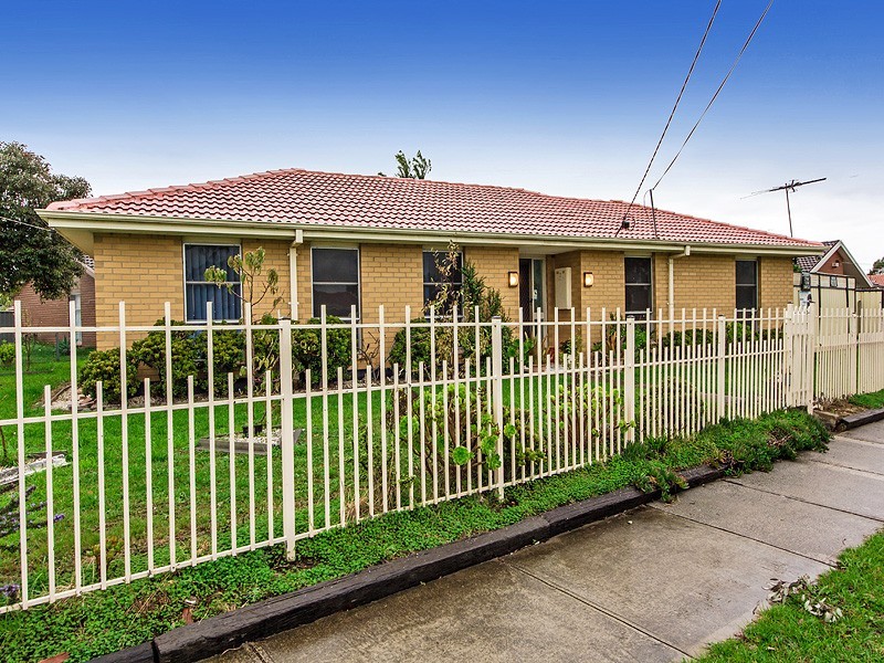 2 Taree Street, Kings Park VIC 3021