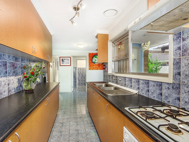 2 Taree Street, Kings Park VIC 3021