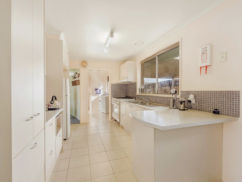 2 April Close, Albanvale VIC 3021