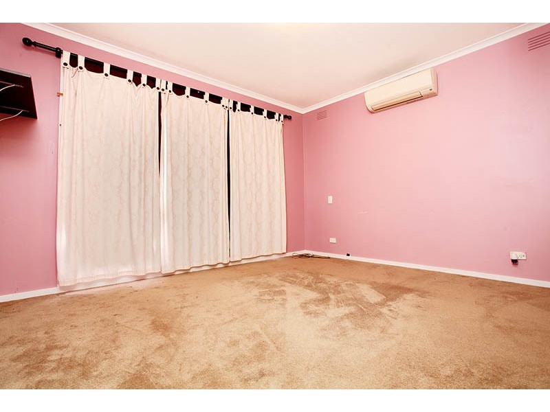 32 Winslow Crescent, Deer Park VIC 3023