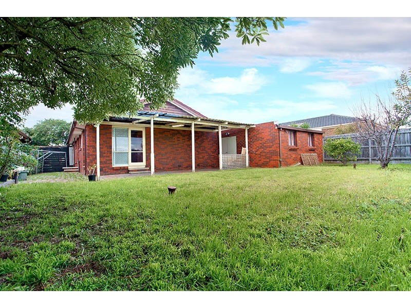 32 Winslow Crescent, Deer Park VIC 3023