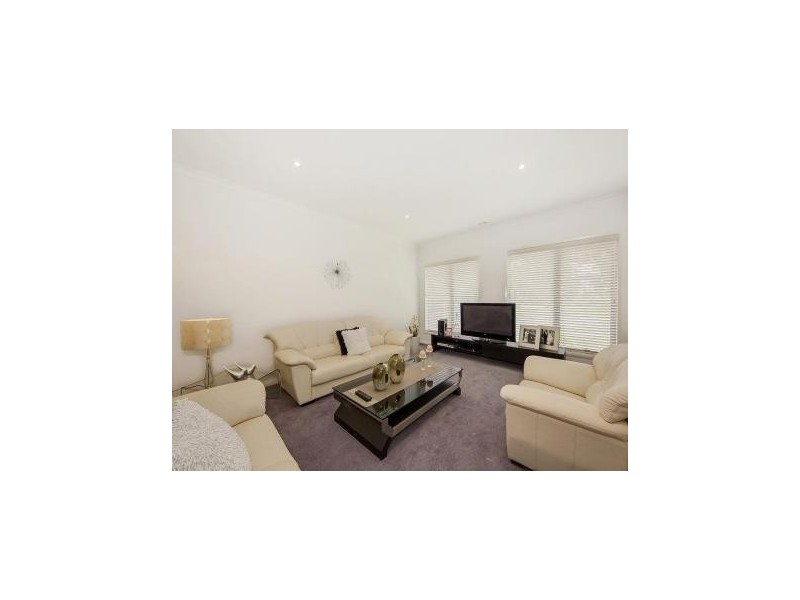 5 Waterside Drive, Burnside Heights VIC 3023