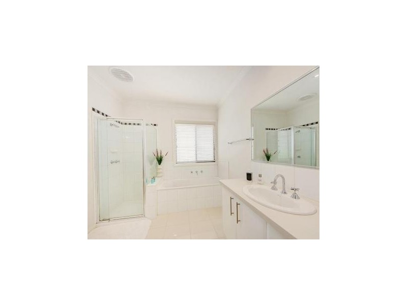 5 Waterside Drive, Burnside Heights VIC 3023