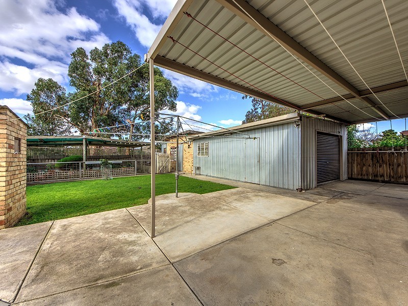 8 Avondale Ave, St Albans VIC 3021