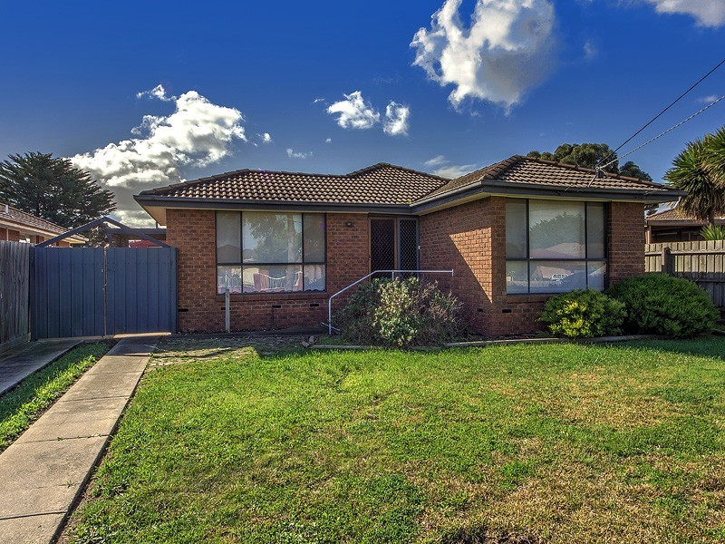 8 Clarke Avenue, St Albans VIC 3021