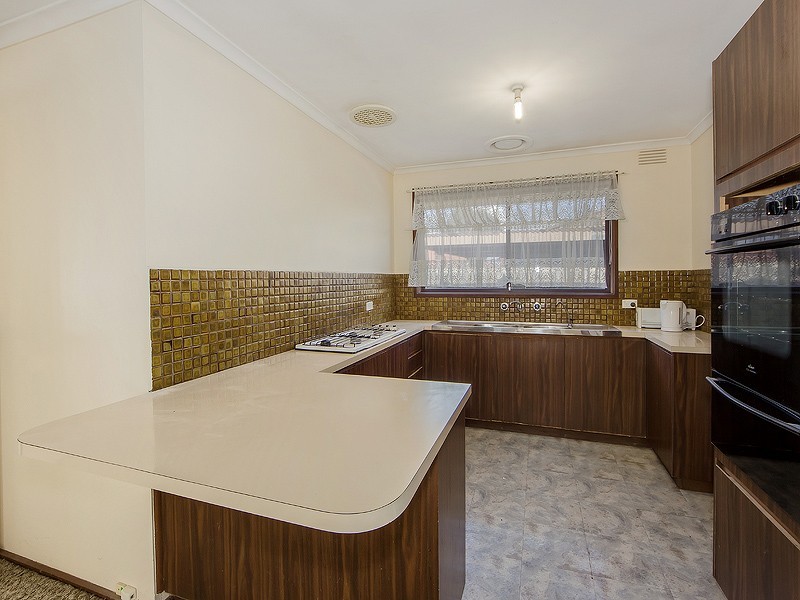 8 Clarke Avenue, St Albans VIC 3021