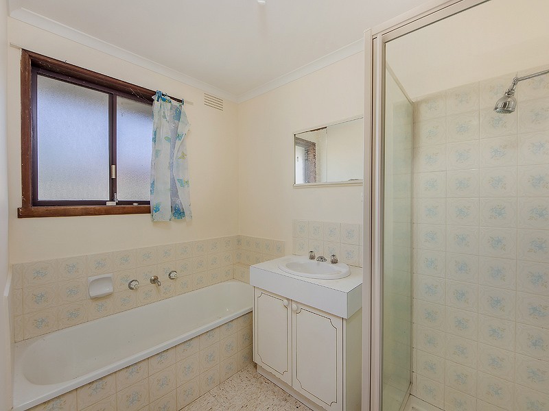 8 Clarke Avenue, St Albans VIC 3021