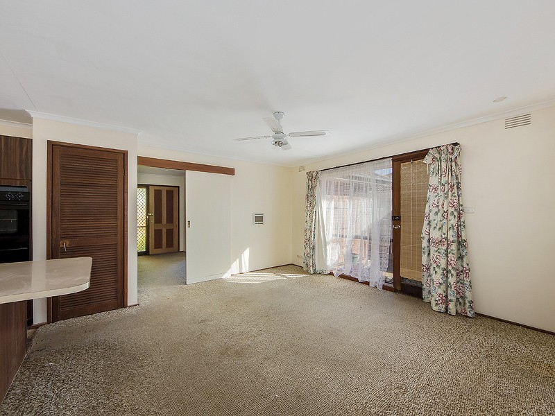 8 Clarke Avenue, St Albans VIC 3021