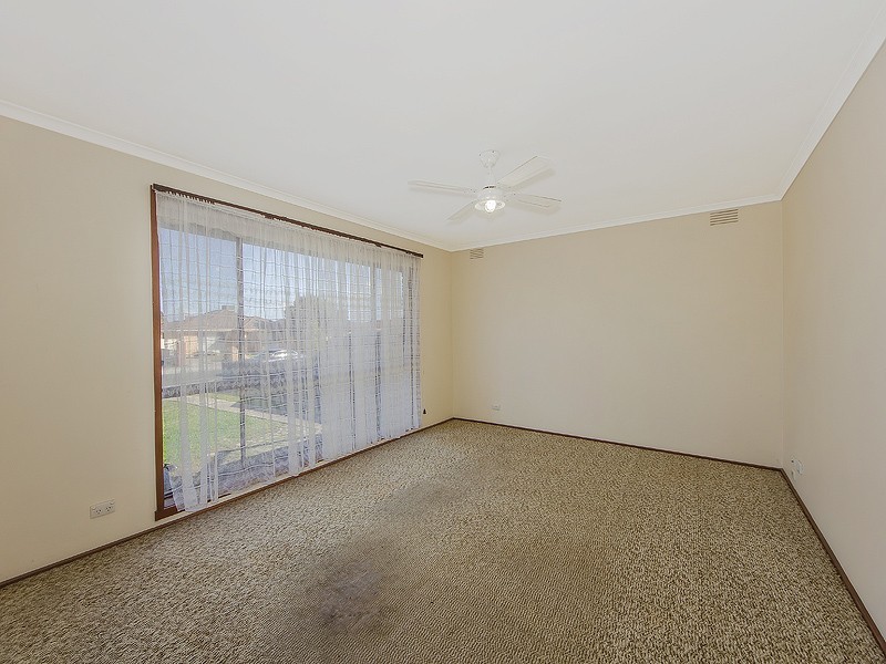 8 Clarke Avenue, St Albans VIC 3021