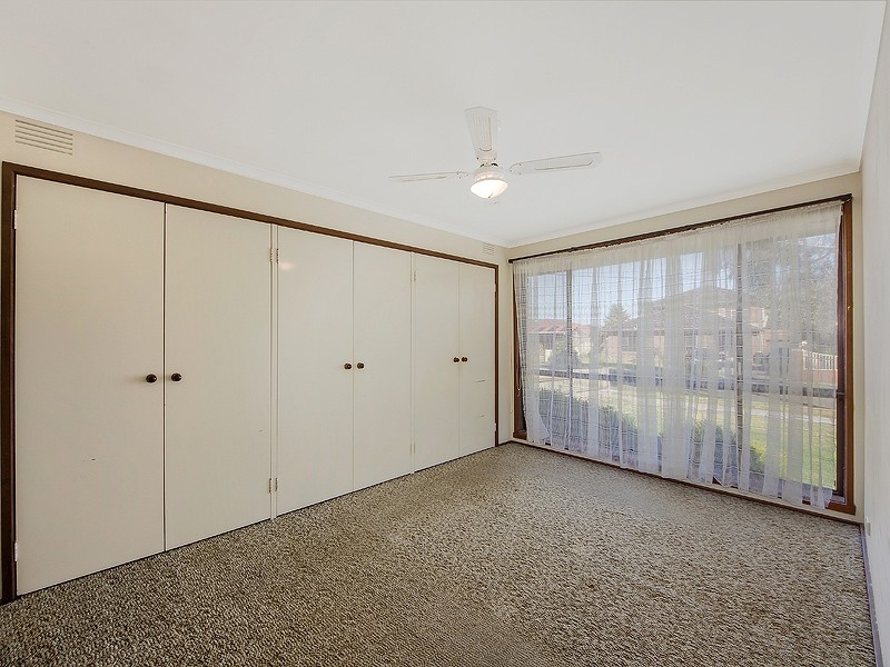 8 Clarke Avenue, St Albans VIC 3021