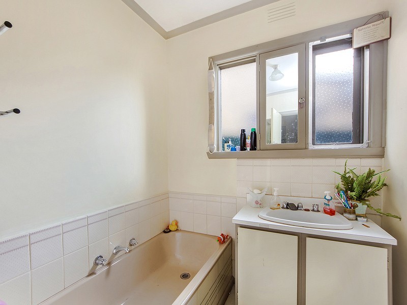 22 Earlsfield Court, Deer Park VIC 3023