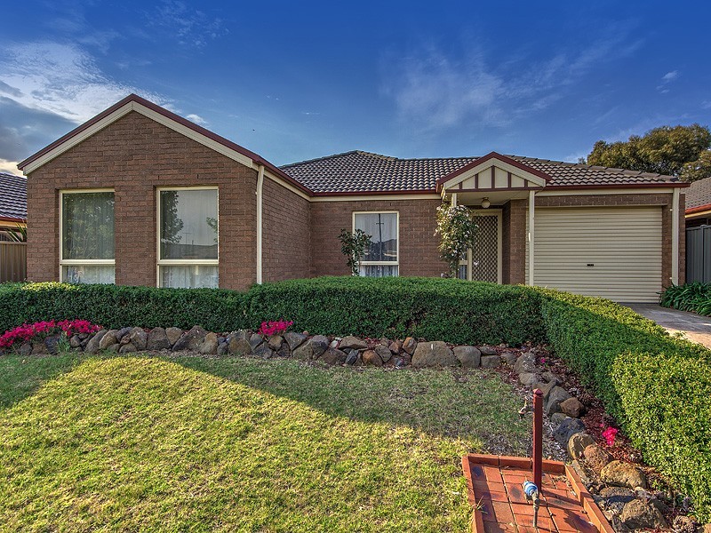 22 Heysen Parkway, Caroline Springs VIC 3023