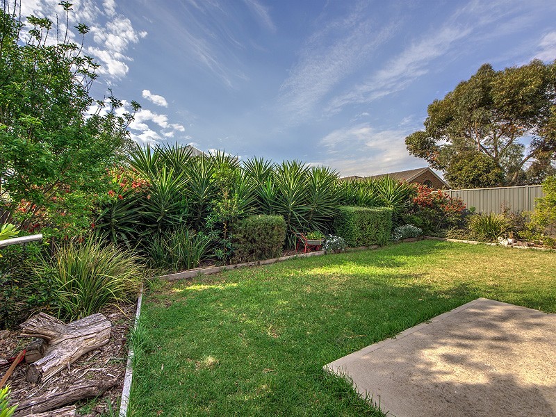 22 Heysen Parkway, Caroline Springs VIC 3023