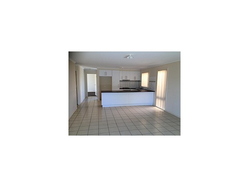 12 Feldspar Close, St Albans VIC 3021