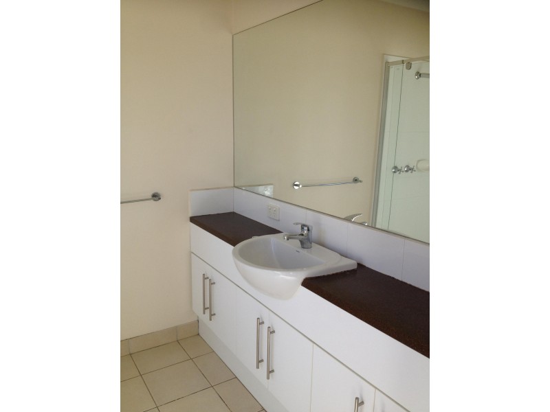 12 Feldspar Close, St Albans VIC 3021