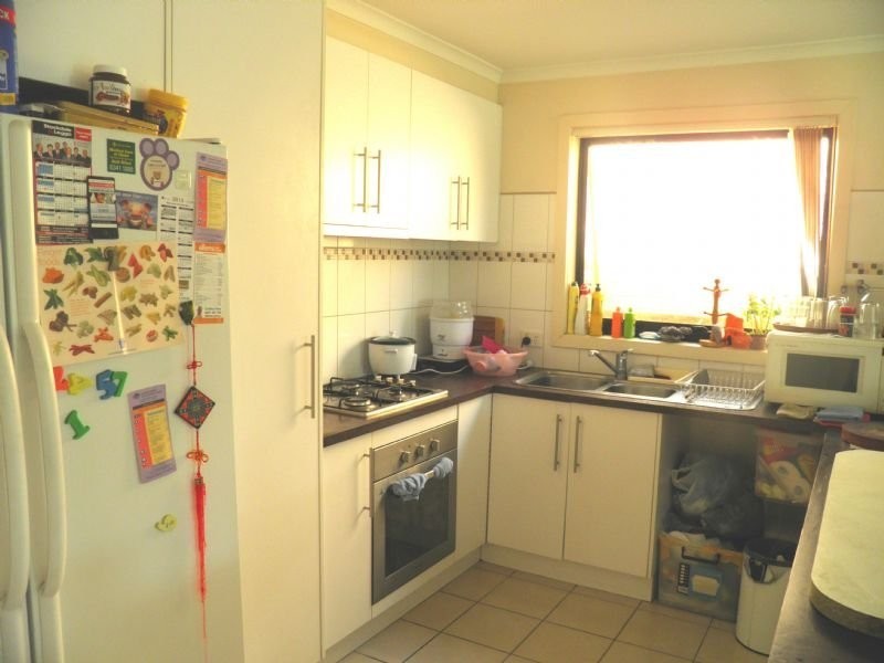 12 Feldspar Close, St Albans VIC 3021