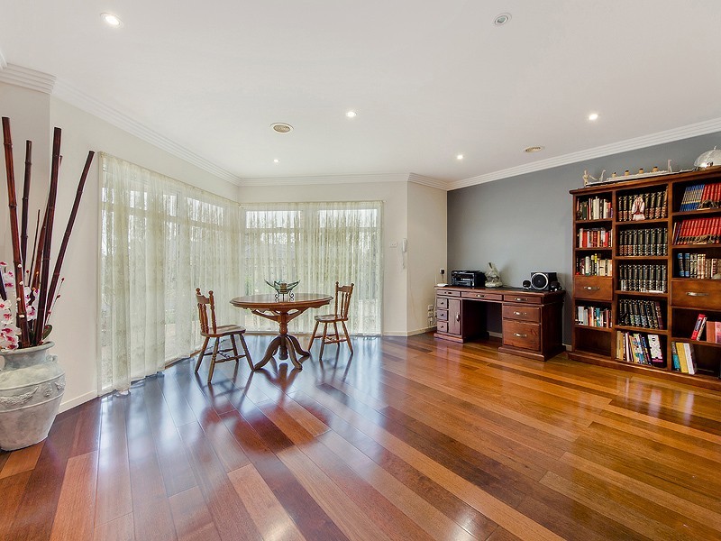 8 Clitheroe Green, Derrimut VIC 3030