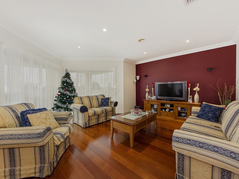 8 Clitheroe Green, Derrimut VIC 3030