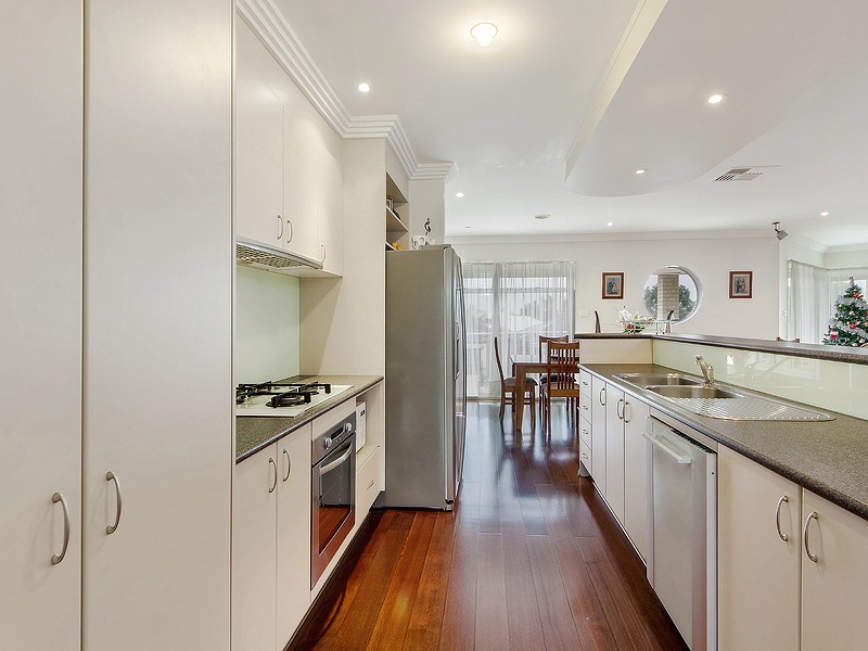 8 Clitheroe Green, Derrimut VIC 3030