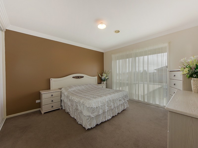 8 Clitheroe Green, Derrimut VIC 3030