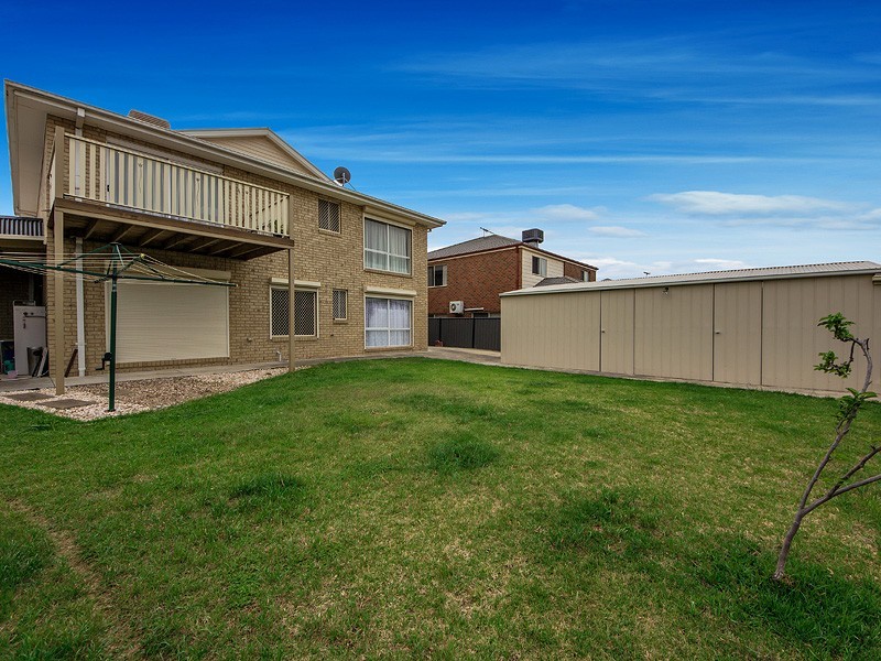 8 Clitheroe Green, Derrimut VIC 3030