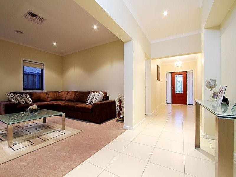 4 Redcliffe Terrace, Taylors Hill VIC 3037