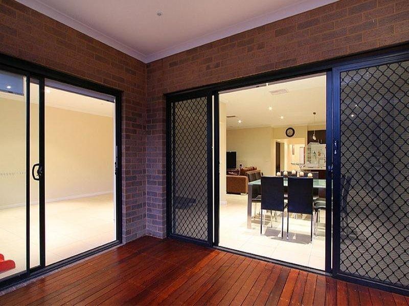 4 Redcliffe Terrace, Taylors Hill VIC 3037