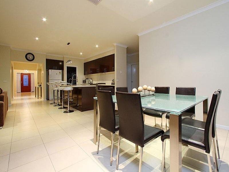 4 Redcliffe Terrace, Taylors Hill VIC 3037