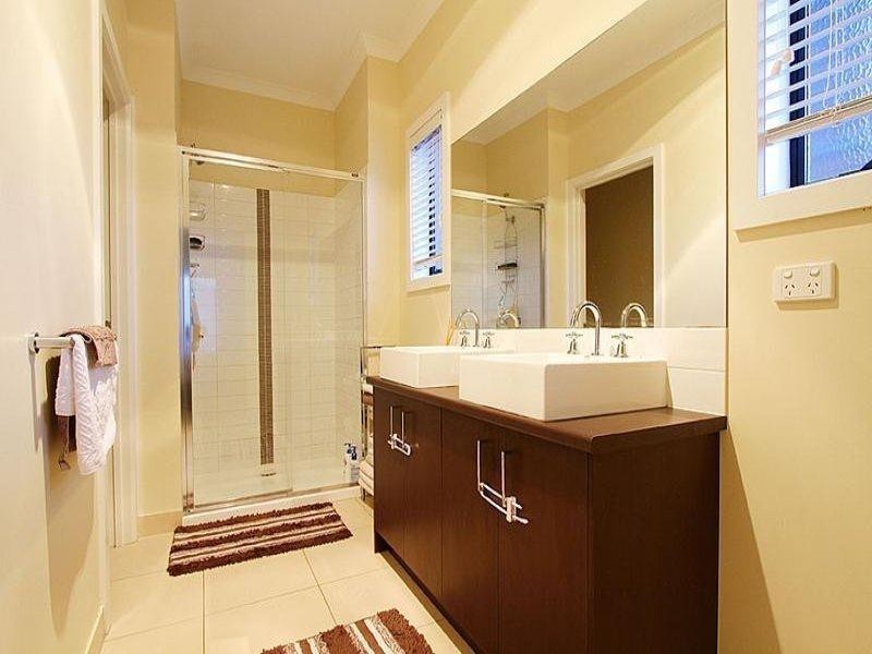 4 Redcliffe Terrace, Taylors Hill VIC 3037