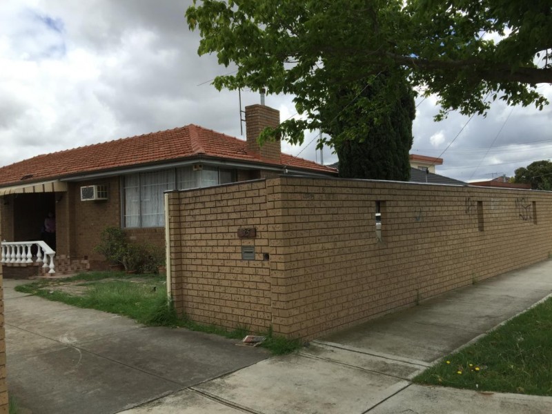 35 Mulhall Drive, St Albans VIC 3021