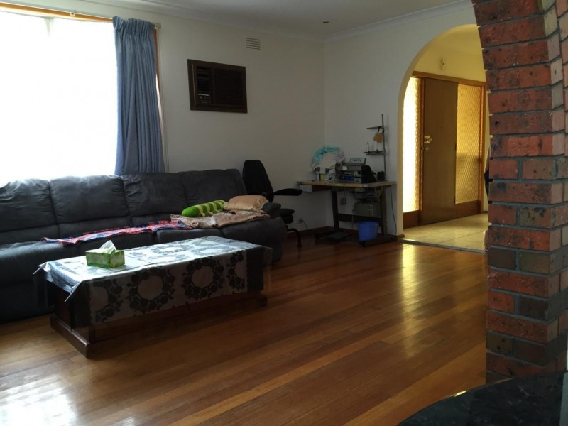 35 Mulhall Drive, St Albans VIC 3021