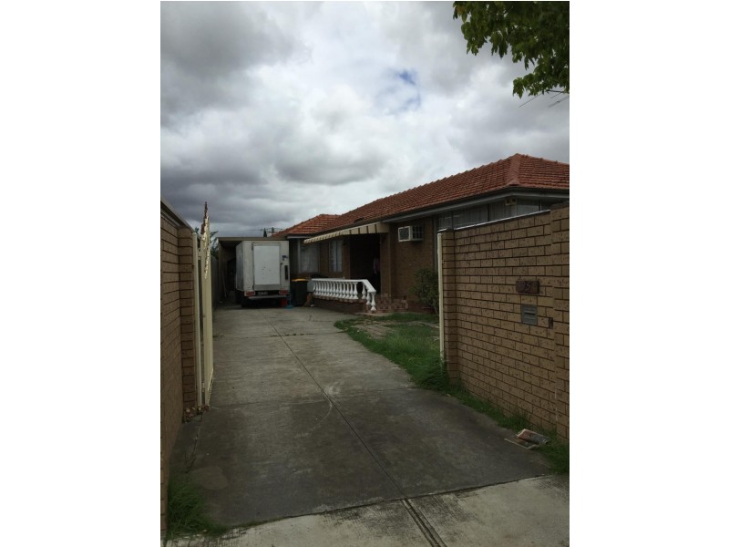 35 Mulhall Drive, St Albans VIC 3021