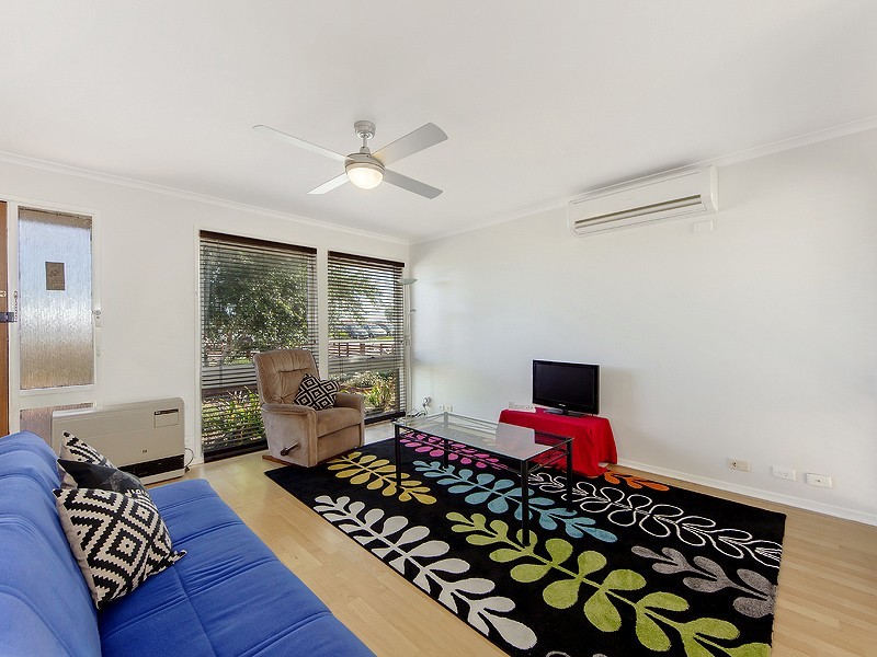 1/34 Railway Parade, Deer Park VIC 3023