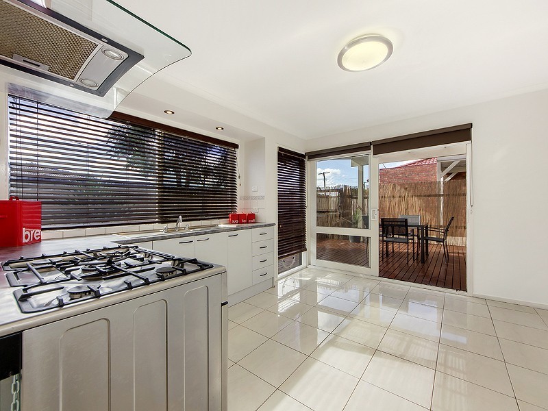 1/34 Railway Parade, Deer Park VIC 3023