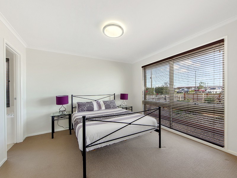 1/34 Railway Parade, Deer Park VIC 3023