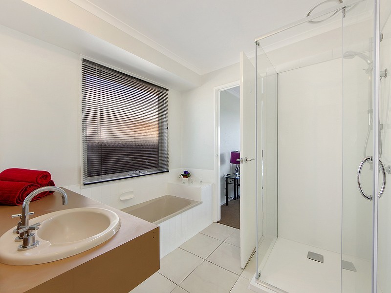 1/34 Railway Parade, Deer Park VIC 3023