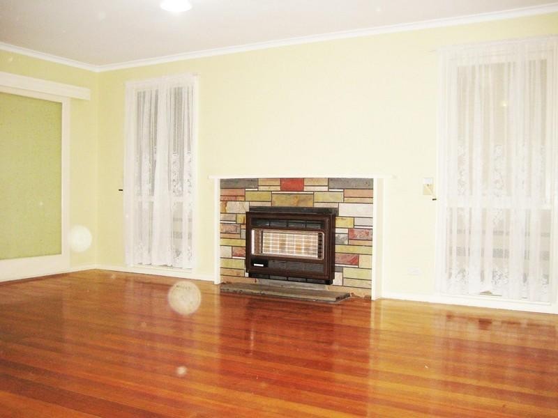 16 Protea Crescent, St Albans VIC 3021