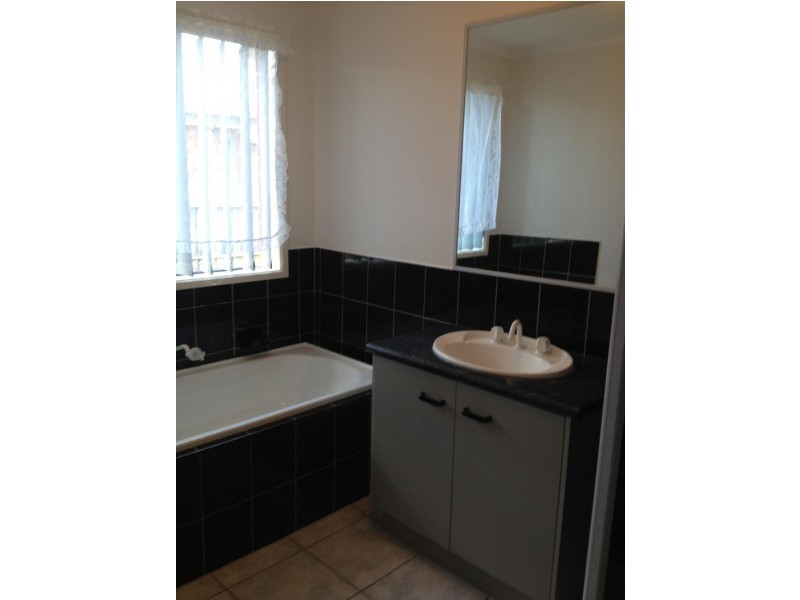 17 Yellowgum Road, Delahey VIC 3037