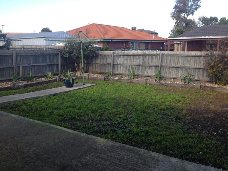 17 Yellowgum Road, Delahey VIC 3037