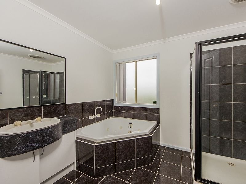 4 Solomon Drive, Cairnlea VIC 3023