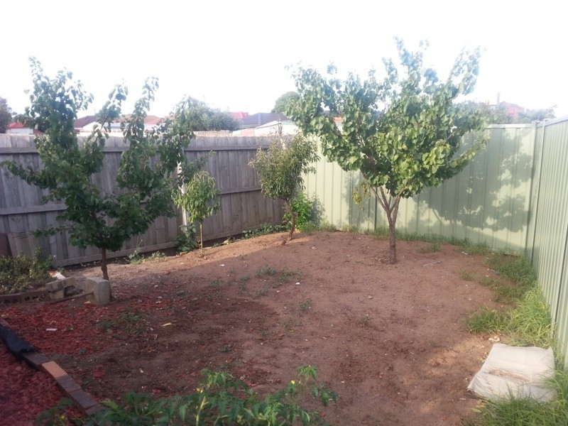 1/6 Beccles Court, St Albans VIC 3021